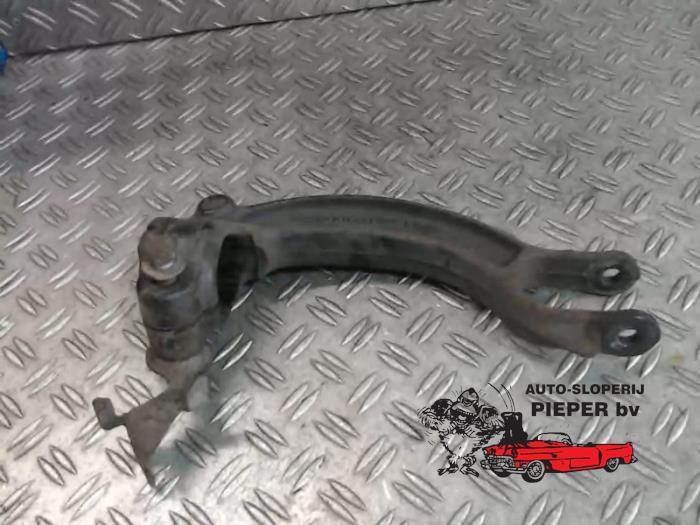 Lower shock bracket