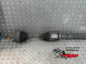 Used Front drive shaft, right Volvo V70 (SW) 2.4 D5 20V Price on request offered by Autosloperij Pieper BV