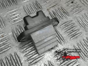 Used Heater resistor Honda Civic (EP/EU) 1.6 16V VTEC Price € 21,00 Margin scheme offered by Autosloperij Pieper BV