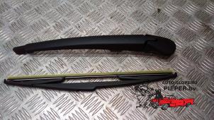 New Rear wiper arm Renault Captur (2R) Price € 26,24 Inclusive VAT offered by Autosloperij Pieper BV