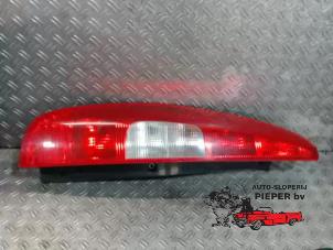 Usados Luz trasera izquierda Mitsubishi Colt (Z2/Z3) 1.3 16V Precio de solicitud ofrecido por Autosloperij Pieper BV