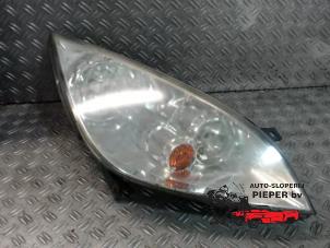 Używane Reflektor prawy Mitsubishi Colt (Z2/Z3) 1.3 16V Cena na żądanie oferowane przez Autosloperij Pieper BV