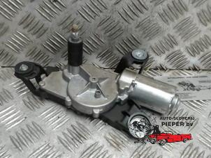 Used Rear wiper motor Mitsubishi Colt (Z2/Z3) 1.3 16V Price on request offered by Autosloperij Pieper BV