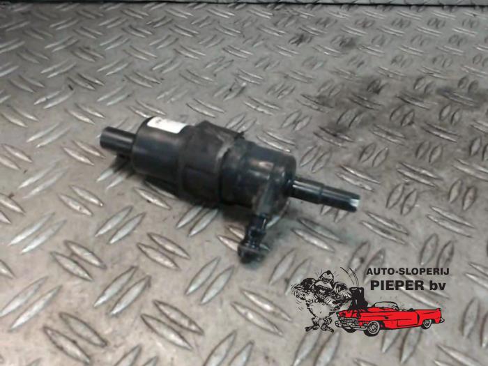 Używane Spryskiwacz reflektorów Audi A6 (C6) 2.4 V6 24V Cena € 10,50 Procedura marży oferowane przez Autosloperij Pieper BV