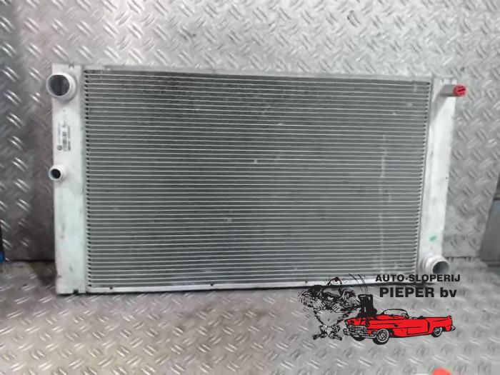 Usagé Radiateur BMW 5 serie Touring (E61) 525d 24V Prix € 63,00 Règlement à la marge proposé par Autosloperij Pieper BV