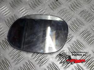 Used Mirror glass, left Peugeot 206 (2A/C/H/J/S) 1.6 16V Price on request offered by Autosloperij Pieper BV