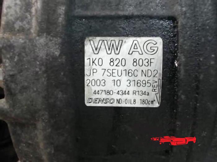 Air conditioning pump from a Volkswagen Golf V (1K1) 1.4 FSI 16V 2004