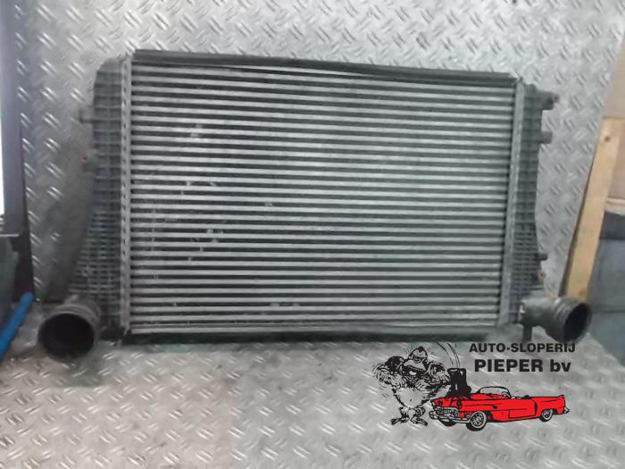 Usados Intercooler Volkswagen Golf V (1K1) 1.4 TSI 140 16V Precio € 42,00 Norma de margen ofrecido por Autosloperij Pieper BV