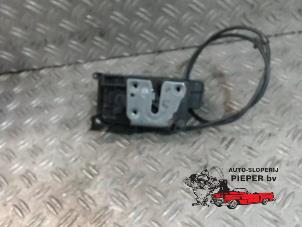 Used Sliding door lock mechanism, right Renault Kangoo Express (FW) 1.5 dCi 70 Price on request offered by Autosloperij Pieper BV