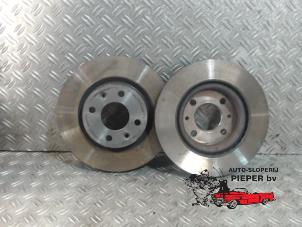 Used Front brake disc Renault Twingo (C06) 1.2 Price on request offered by Autosloperij Pieper BV