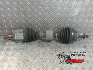Used Front drive shaft, left Volvo V70 (SW) 2.4 T 20V Price on request offered by Autosloperij Pieper BV