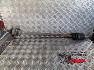 Used Front drive shaft, right Fiat Stilo (192A/B) 1.6 16V 3-Drs. Price on request offered by Autosloperij Pieper BV