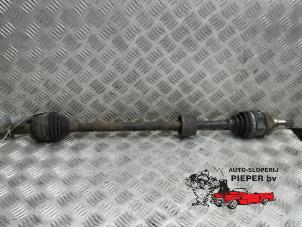 Used Front drive shaft, right Daihatsu Cuore (L251/271/276) 1.0 12V DVVT Price on request offered by Autosloperij Pieper BV