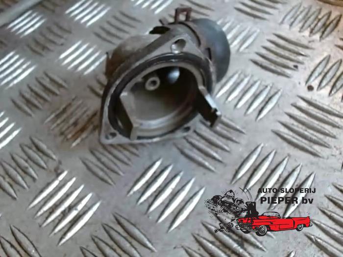 Thermostat housing from a Opel Corsa C (F08/68) 1.4 16V 2001