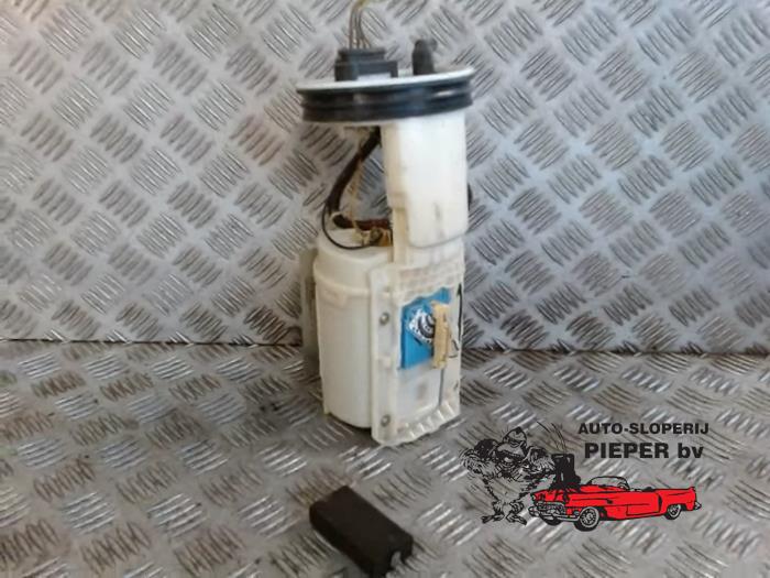 Usagé Pompe essence Volkswagen Passat (3B3) 2.3 V5 20V Prix € 52,50 Règlement à la marge proposé par Autosloperij Pieper BV