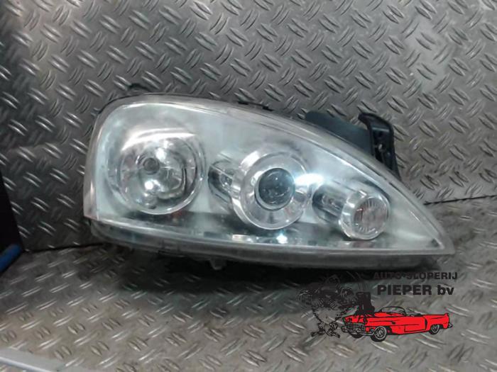 Używane Reflektor prawy Opel Corsa C (F08/68) 1.4 16V Twin Port Cena € 42,00 Procedura marży oferowane przez Autosloperij Pieper BV