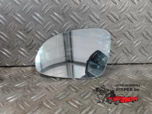 Used Mirror glass, left Volkswagen Passat Variant (3C5) 2.0 TDI 16V 140 Price on request offered by Autosloperij Pieper BV