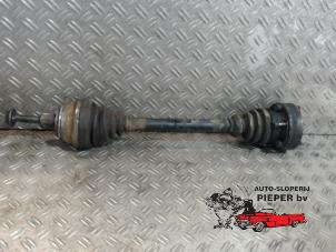 Used Front drive shaft, right Volkswagen Transporter/Caravelle T4 2.5 TDI Price on request offered by Autosloperij Pieper BV