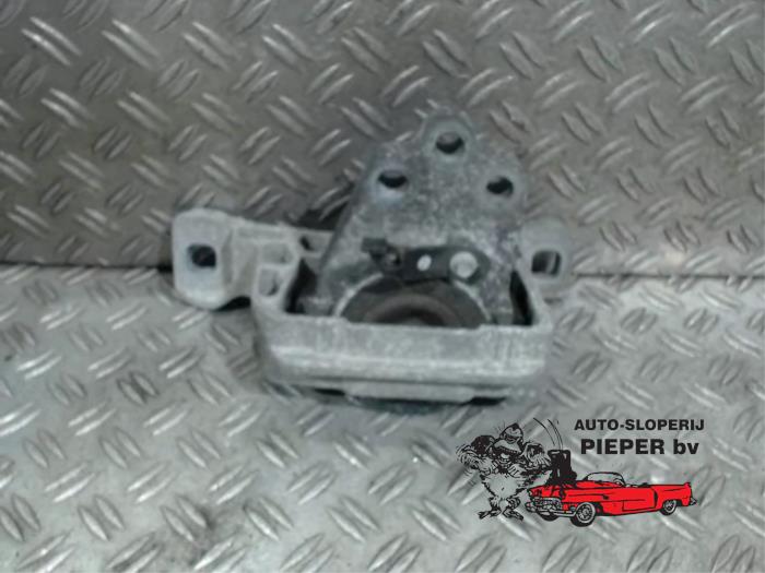 Usagé Support moteur Ford Focus 3 1.0 Ti-VCT EcoBoost 12V 100 Prix € 36,75 Règlement à la marge proposé par Autosloperij Pieper BV