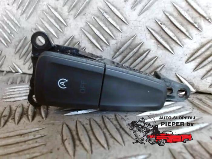 Używane Przelacznik Start/Stop Ford Focus 3 1.0 Ti-VCT EcoBoost 12V 100 Cena € 10,50 Procedura marży oferowane przez Autosloperij Pieper BV