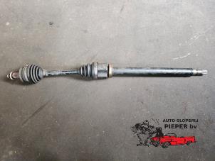 Used Front drive shaft, right Volvo V70 (GW/LW/LZ) 2.4 20V 140 Price on request offered by Autosloperij Pieper BV