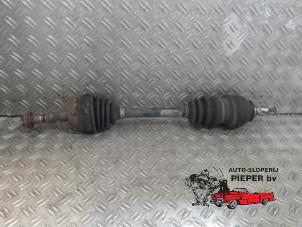 Used Front drive shaft, left Opel Zafira (M75) 1.6 16V Price on request offered by Autosloperij Pieper BV