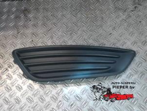 Used Bumper grille Ford Focus 3 1.0 Ti-VCT EcoBoost 12V 100 Price on request offered by Autosloperij Pieper BV