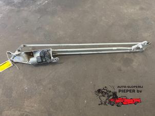 Used Wiper motor + mechanism Renault Modus/Grand Modus (JP) 1.2 16V Price on request offered by Autosloperij Pieper BV