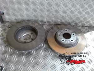 Used Front brake disc Ford Mondeo III 2.0 16V Price on request offered by Autosloperij Pieper BV
