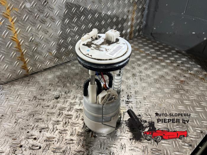 Gebrauchte Benzinpumpe Nissan Qashqai (J10) 2.0 16V 4x4 Preis € 73,50 Margenregelung angeboten von Autosloperij Pieper BV