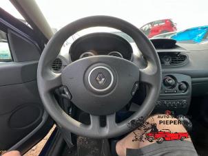 Used Steering wheel Renault Clio III (BR/CR) 1.2 16V TCe 100 Price € 73,50 Margin scheme offered by Autosloperij Pieper BV