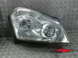 Used Headlight, right Nissan Qashqai (J10) 2.0 16V Price € 262,50 Margin scheme offered by Autosloperij Pieper BV