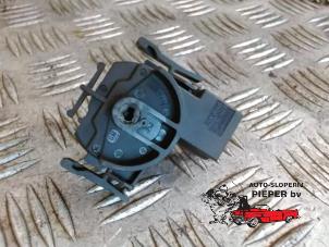 Used Ignition switch contact block Opel Astra G (F07) 2.2 16V Price on request offered by Autosloperij Pieper BV