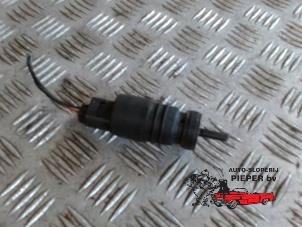 Used Windscreen washer pump BMW 3 serie (E46/4) 318i 16V Price on request offered by Autosloperij Pieper BV