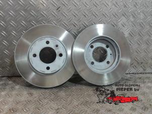 Used Front brake disc Volkswagen Caddy II (9K9A) 1.4 Price on request offered by Autosloperij Pieper BV
