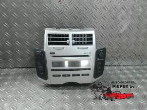 Gebrauchte Radio CD Spieler Toyota Yaris II (P9) 1.3 16V VVT-i Preis auf Anfrage angeboten von Autosloperij Pieper BV