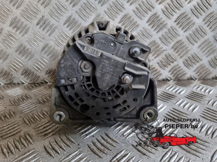 Dynamo van een Opel Astra H SW (L35) 1.6 16V Twinport 2005