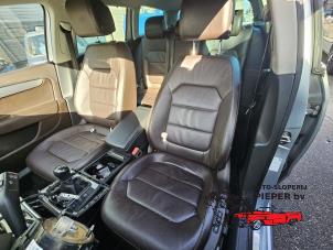 Used Front seatbelt, left Volkswagen Passat Variant (3C5) 2.0 FSI 16V Price € 45,00 Margin scheme offered by Autosloperij Pieper BV