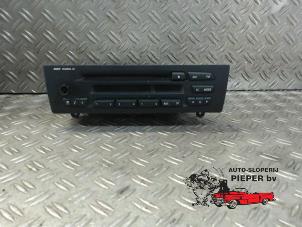 Used Radio CD player BMW 1 serie (E81) 118d 16V Price on request offered by Autosloperij Pieper BV