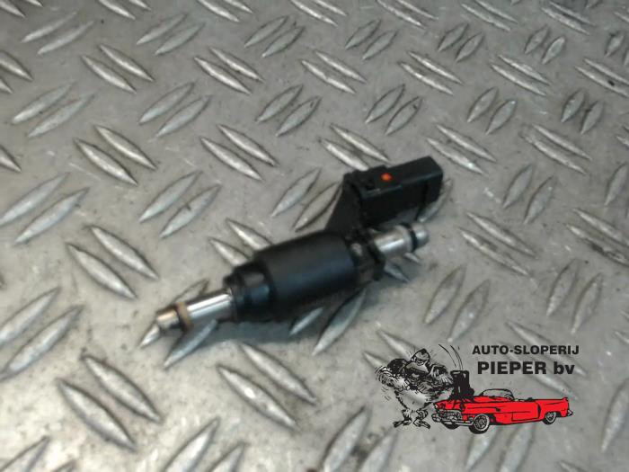 Injector (petrol injection) from a Opel Zafira (M75) 2.2 16V Direct Ecotec 2006