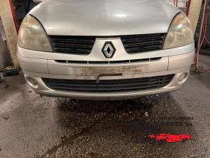 Used Front bumper Renault Clio II (BB/CB) 1.2 16V Price on request offered by Autosloperij Pieper BV