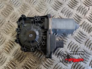 Used Door window motor Volkswagen Lupo (6X1) 1.4 16V 75 Price on request offered by Autosloperij Pieper BV