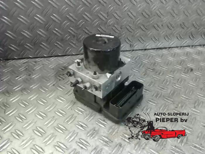 ABS pump from a Volvo V40 (MV) 1.6 D2 2014