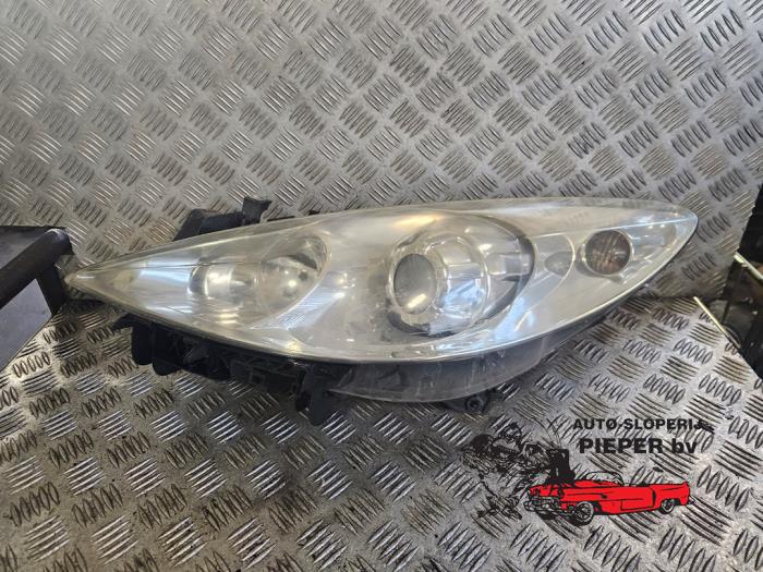 Używane Reflektor lewy Peugeot 307 (3A/C/D) 1.4 16V Cena € 52,50 Procedura marży oferowane przez Autosloperij Pieper BV