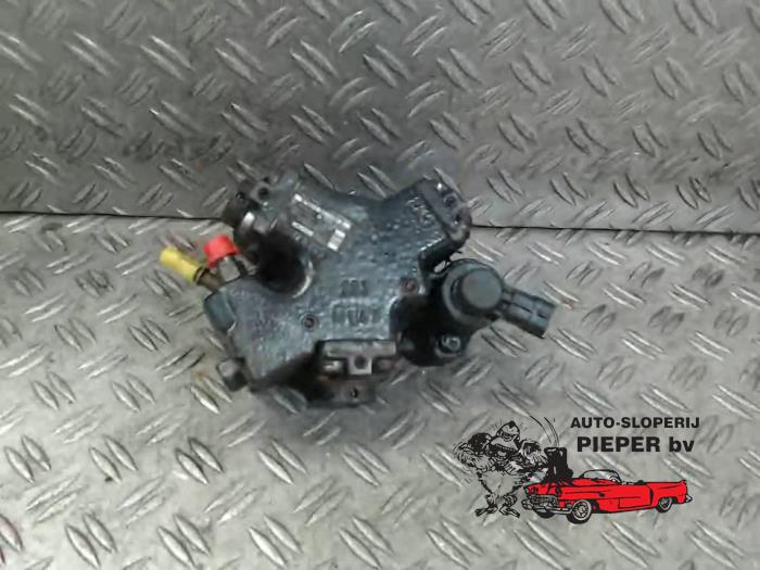 Högtryckspump från en Fiat Punto Evo (199) 1.3 JTD Multijet 85 16V Euro 5 2010
