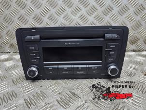 Używane Radioodtwarzacz CD Audi A3 (8P1) 1.6 Cena na żądanie oferowane przez Autosloperij Pieper BV