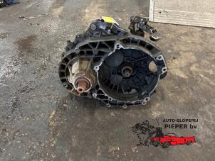 Used Gearbox Volkswagen Transporter T5 2.5 TDi Price on request offered by Autosloperij Pieper BV