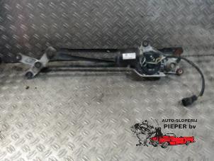 Used Wiper motor + mechanism Hyundai H-300 2.5 CRDi Price on request offered by Autosloperij Pieper BV