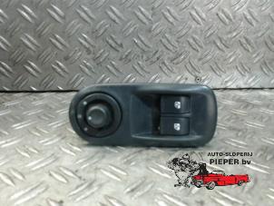 Used Electric window switch Opel Vivaro 1.9 DTI 16V Price on request offered by Autosloperij Pieper BV