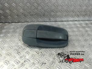 Used Door handle 2-door, right Opel Vivaro A Combi 1.9 DTI 16V Price on request offered by Autosloperij Pieper BV